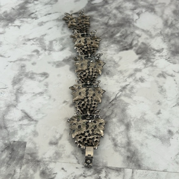 Vintage grape leaf silver toned bracelet 6.75-7” - Picture 4 of 7